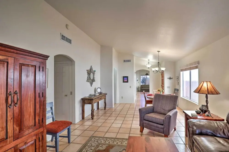 Tucson Area House w/ Pool Access & Mountain Views!