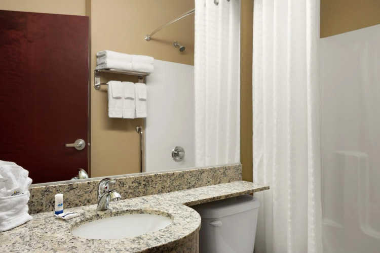 Microtel Inn & Suites By Wyndham Fairmont photo 9