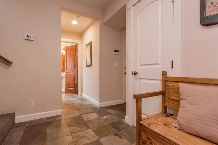 Mammoth Gateway Village 11