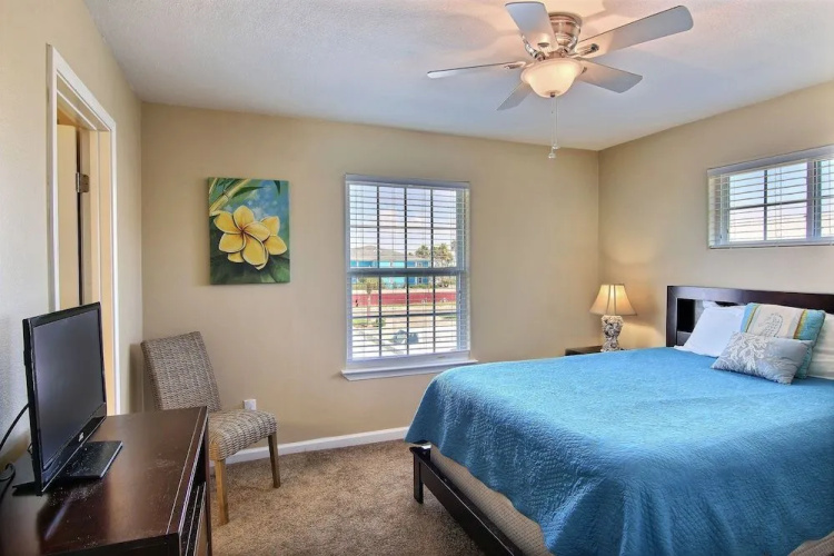 Pop-A-Top - 3 Br home