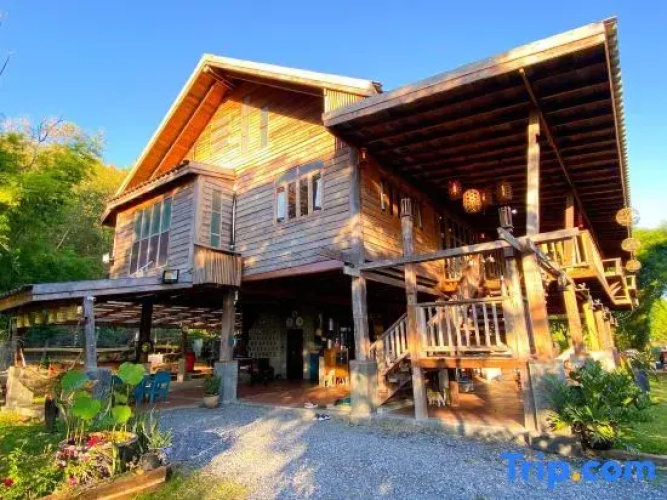 Baanfarangkhaoyai
