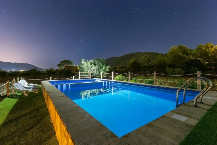 5 Bedrooms Villa