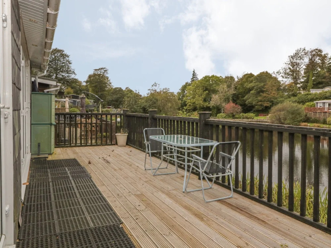 85 Lower Lakeside Chalet