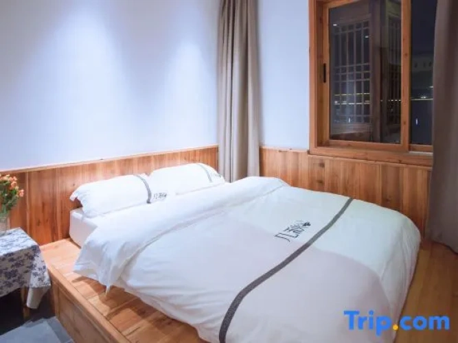 Standard Twin room with view