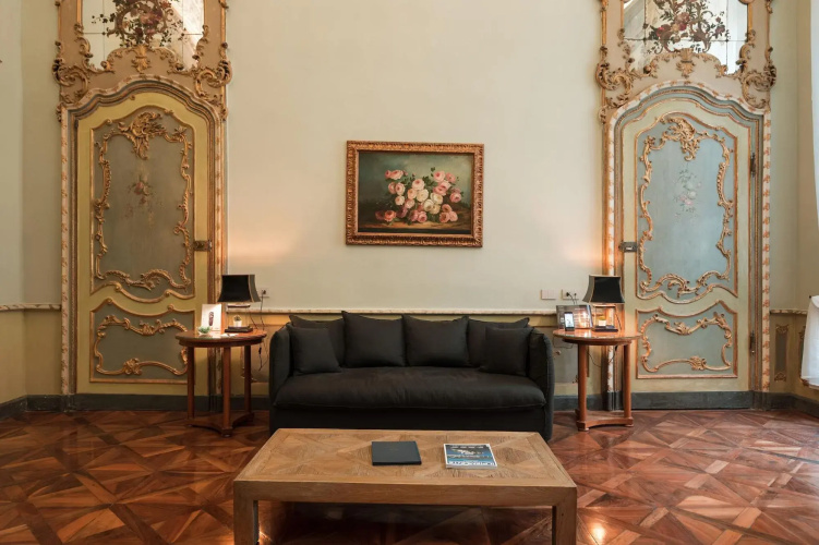 Royal Palace Luxury Suites & Hotel