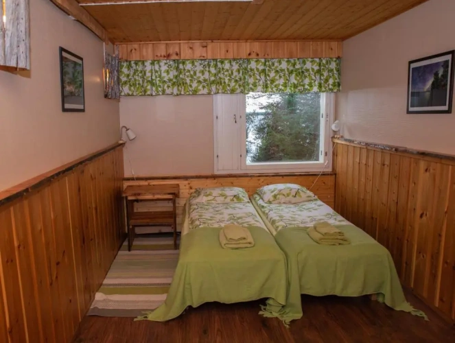 Standard Twin room with lake view