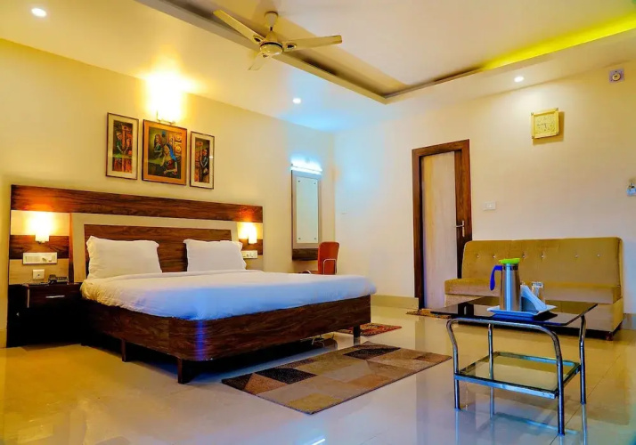 Fabhotel Kanchan Plaza