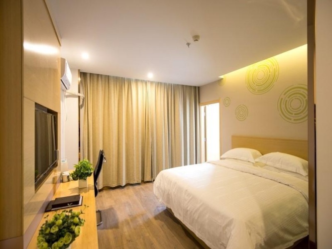 Standard Double room with street view