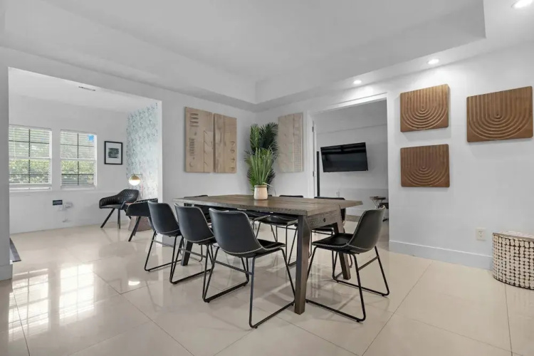 7BD Downtown Oasis Pool
