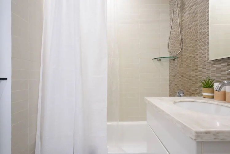 809-2a Gorgeous 1BR New W D Modern Best Location
