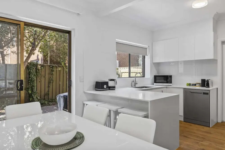 Coastal 3-bed House With BBQ and Private Courtyard
