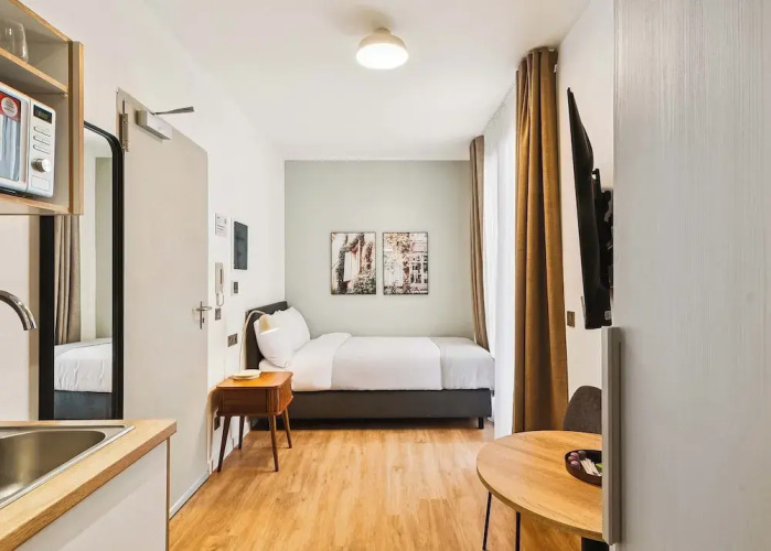 Limehome Piraeus Iris