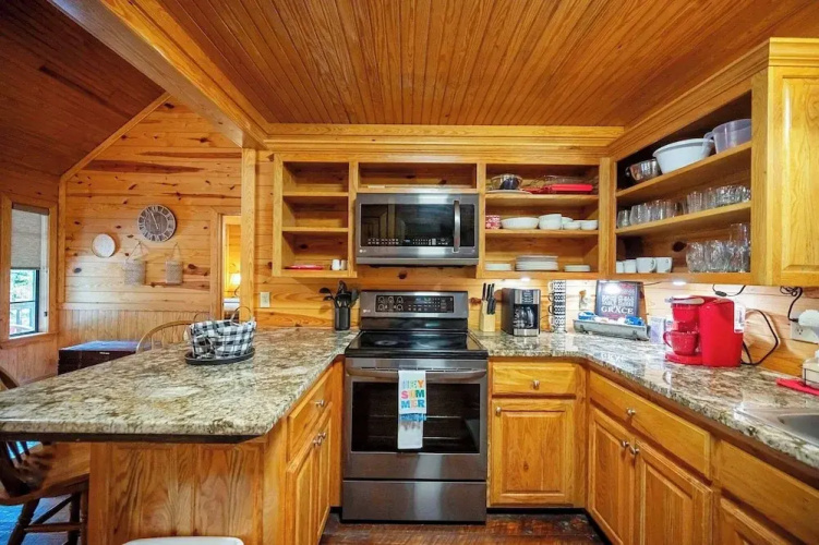 Sunset Ridge Cozy Cabin for 6