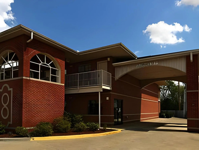 Super 8 Cabot