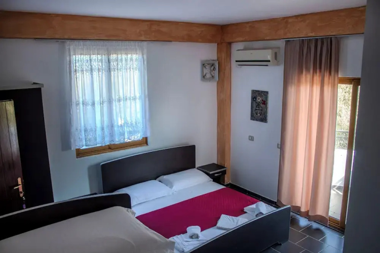 River Hotel