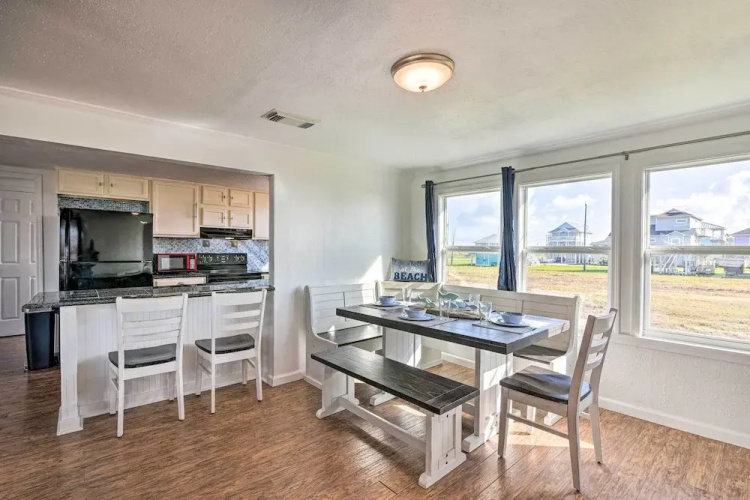 'the Spicy Crab' Freeport Home w/ Beach-view Deck!