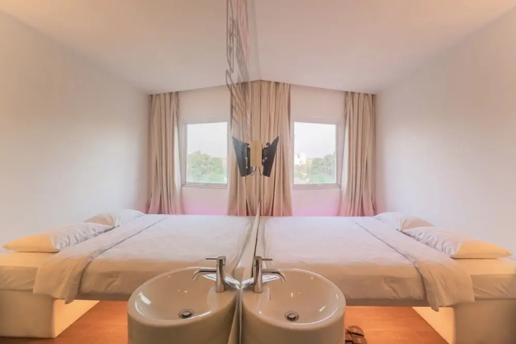 J.Icon Hip Hotel
