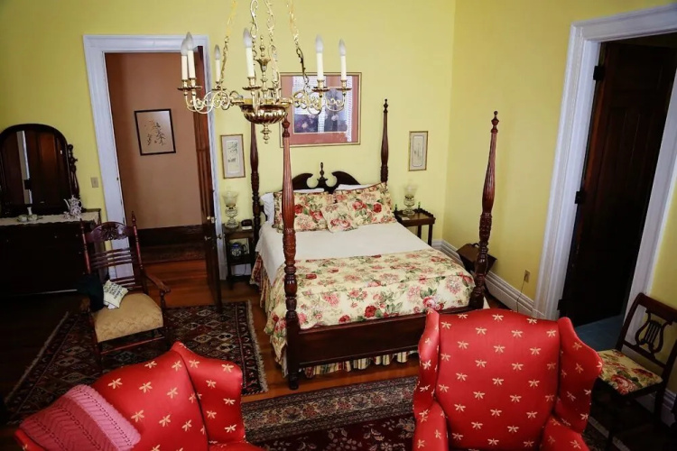 The Bennett House Bed & Breakfast