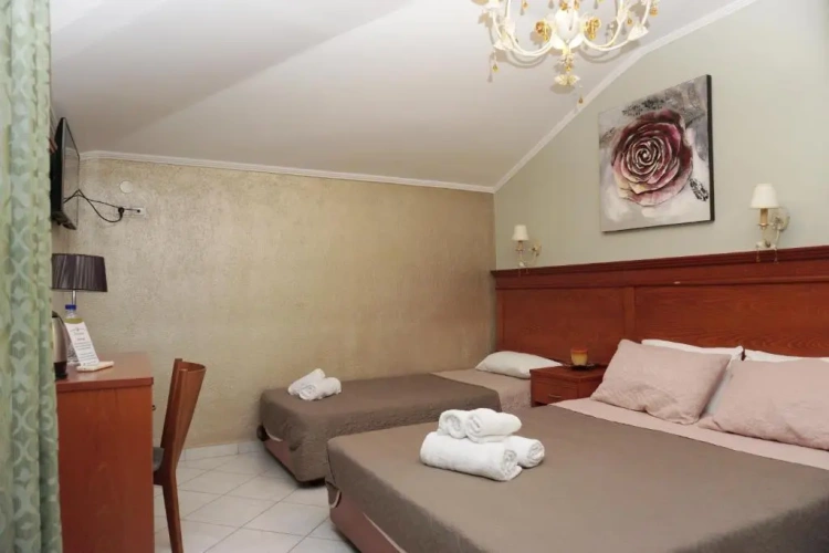 Standard Triple room with sea view