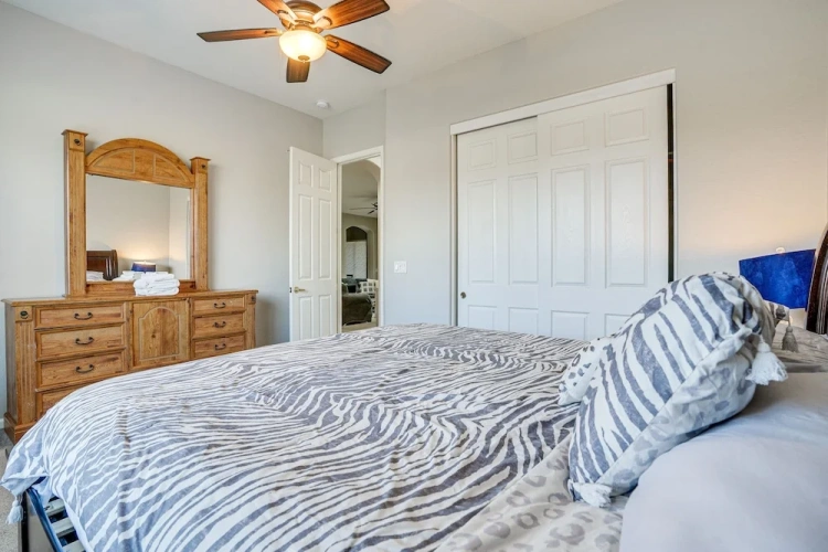 4 Bedrooms Cottage with balcony