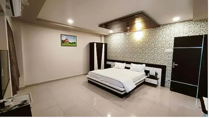 Hotel Tulsi Inn