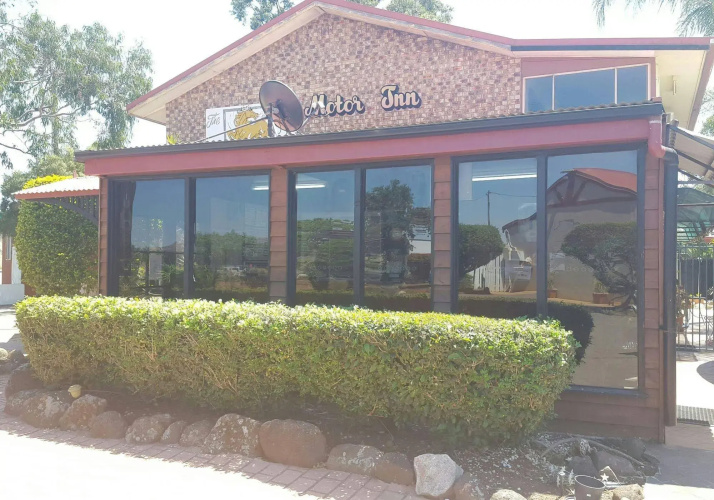 Bronco Motor Inn