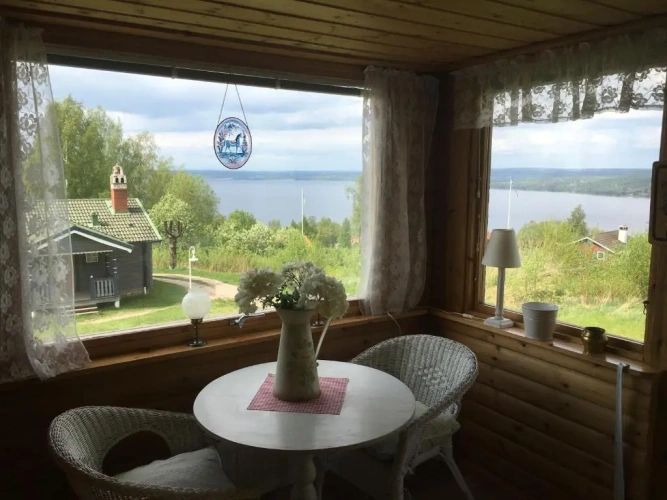 1 Bedroom Cottage with lake view