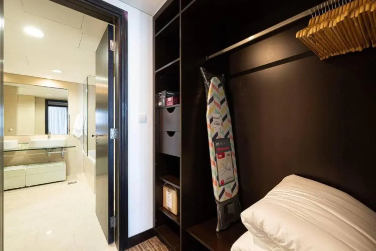 Lagom Vacation Homes One Bedroom Apartment in Laguna Tower Cluster A