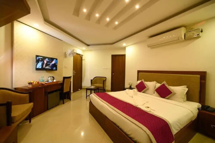 Glitz Inn