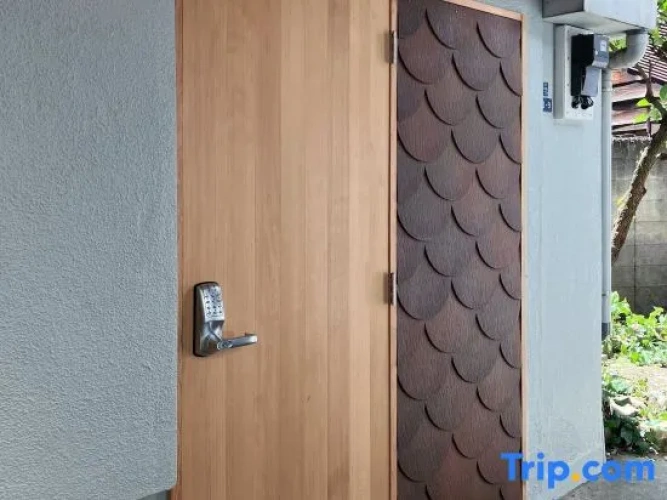 3 Bedrooms Apartment