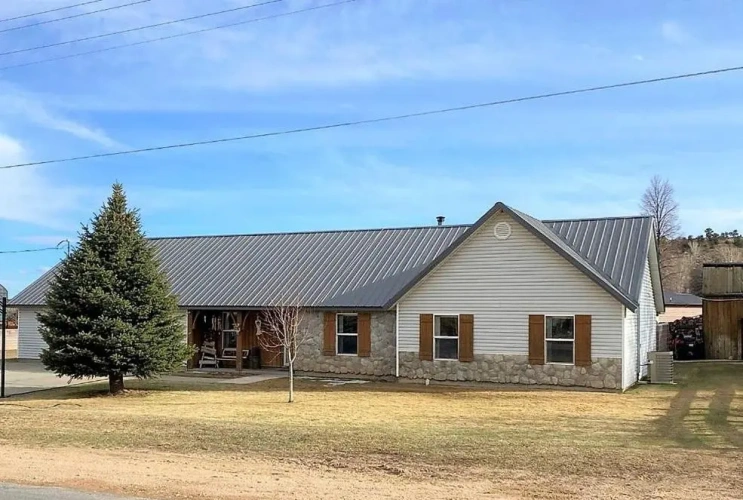 4 Bedrooms Cottage