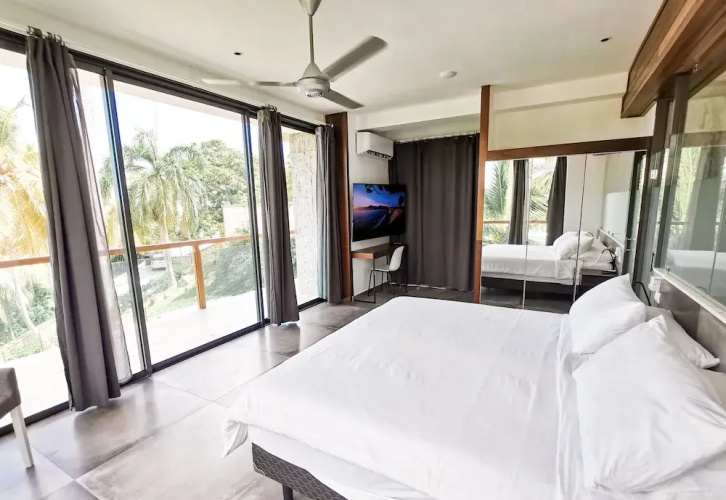 Modern 7 Bedrooms Villa on Private Beach Access
