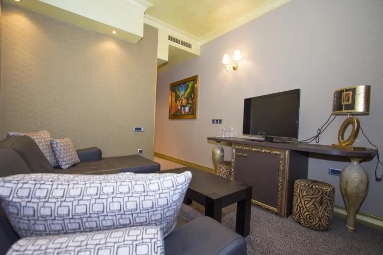1 Bedroom Deluxe Suite