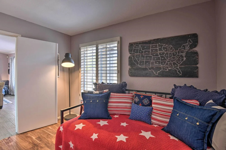 Scottsdale Home w/ Pool, Yard, Hammock + Fire Pit!