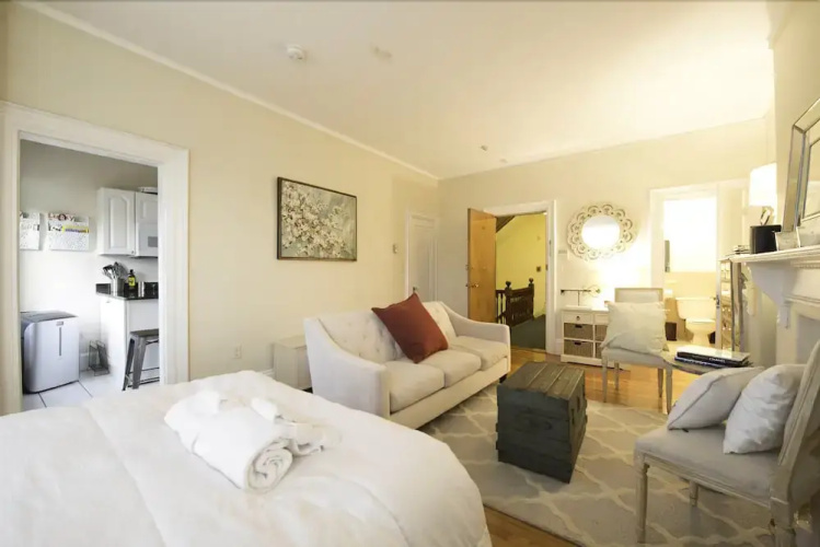 Pleasant Back Bay Suites by Sonder