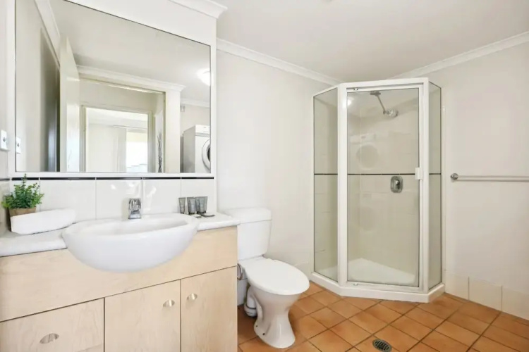Inner-city 1-bed With Pool & Spa