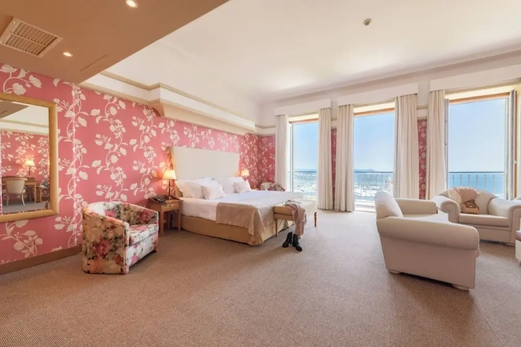 Suite with panoramic view