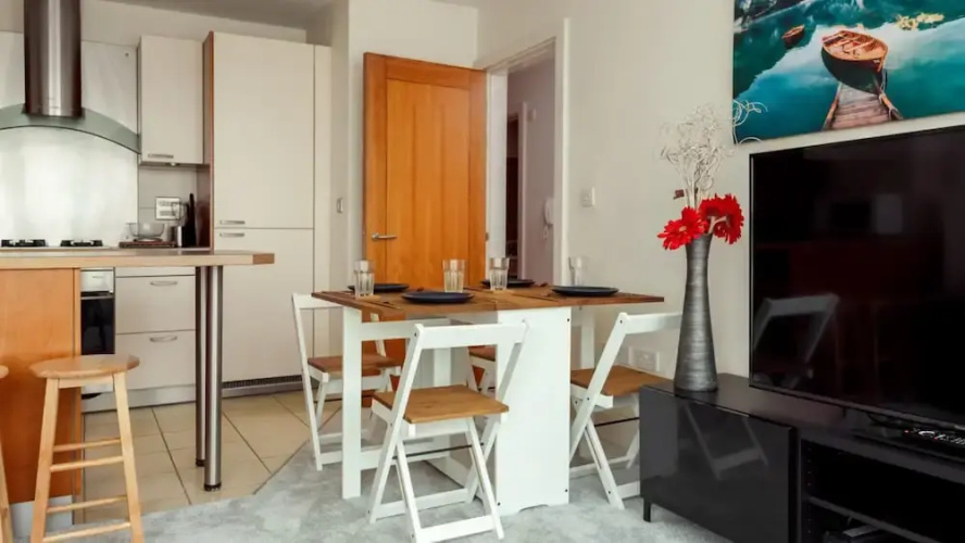 Starboard - Spacious Two-bedroom Apartment
