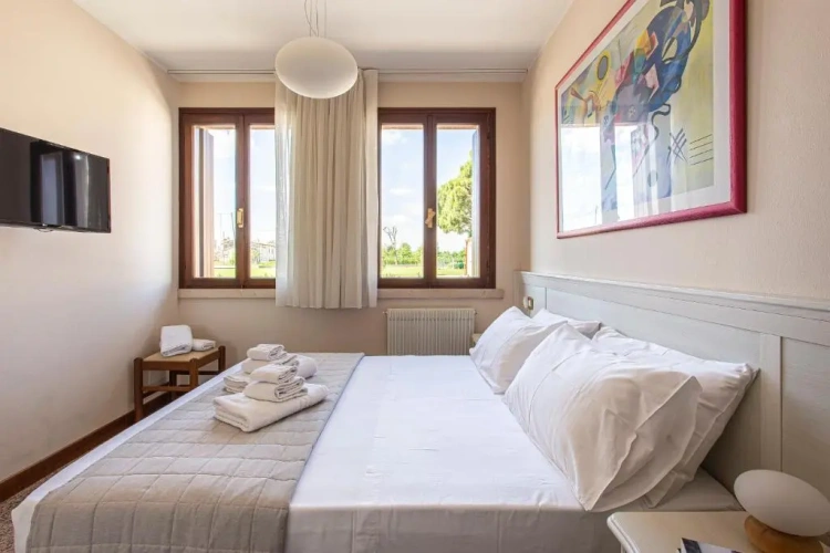Apartment with garden view