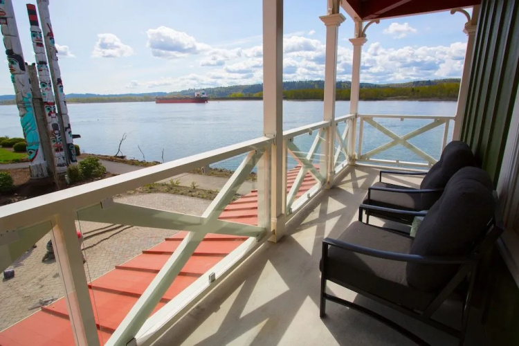 McMenamins Kalama Harbor Lodge