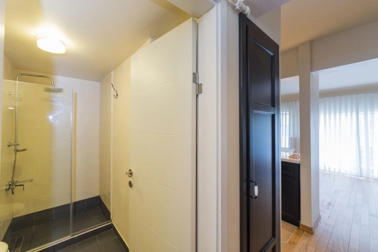Spotless Flat in Central
