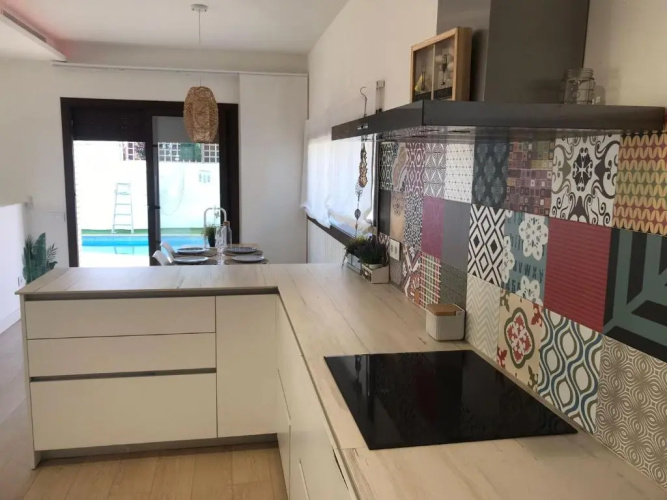 R127 Moderna villa cerca del mar