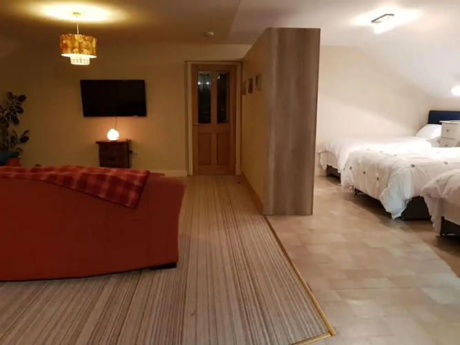 Ethan House Holiday Suites