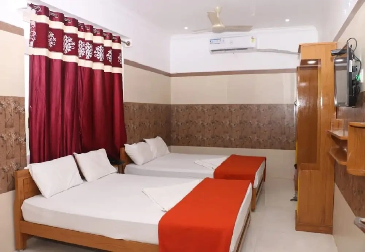 Standard Triple room