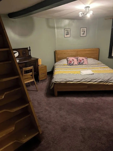 Gloucester - 2 Bed House - Sleeps 7 - Pet Friendly