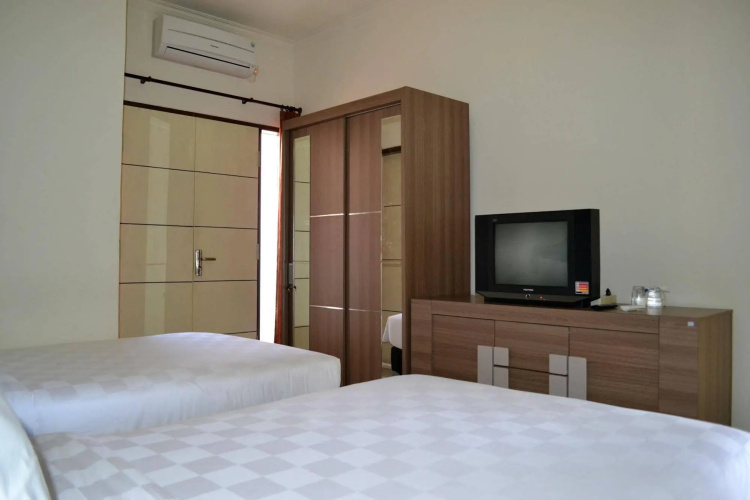 Ivanka Airport Inn