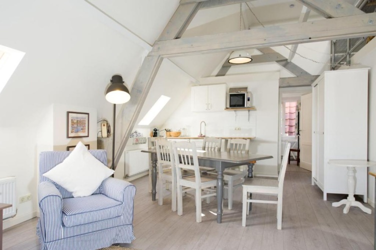 2 Bedrooms Attic Apartment