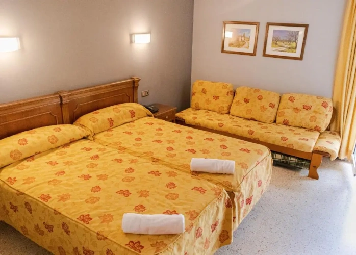 Standard Triple room