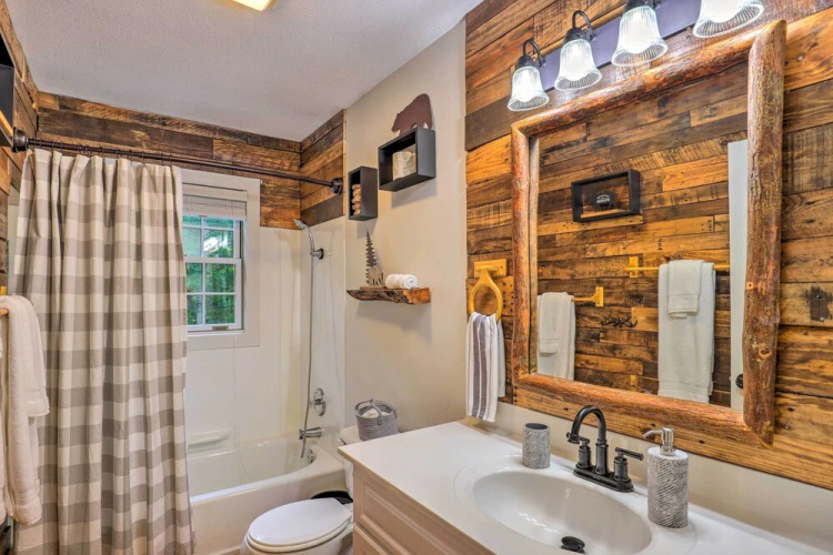 Tranquil Hendersonville Cabin w/ Mountain Views!