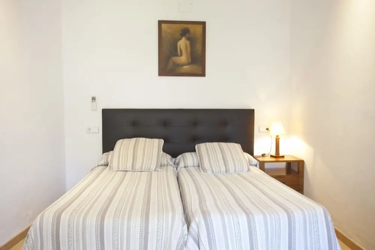3 Bedrooms Penthouse Apartment with balcony